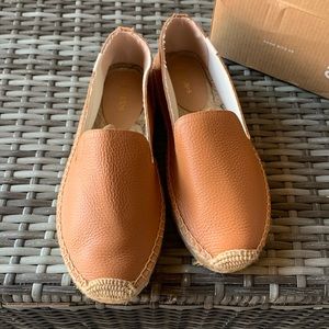 The Seville Smoking Slipper Platform
CAMEL LEATHER